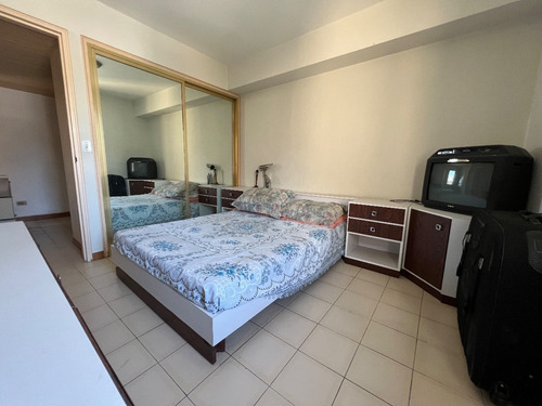Imagen 8 de 17 de Apartamento Av. 1º Los Palos Grandes, 3 Puestos Estacionamiento, 3 Maleteros, Pozo De Agua, Con Acceso Directo A Av Francisco Miranda