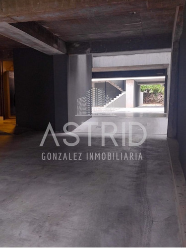 Venta Cochera Descubierta San Isidro Con Renta Oportunidad