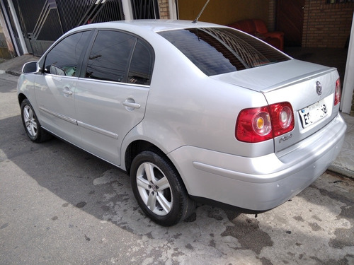 Volkswagen Polo Sedan 1.6 Vht Comfortline Total Flex