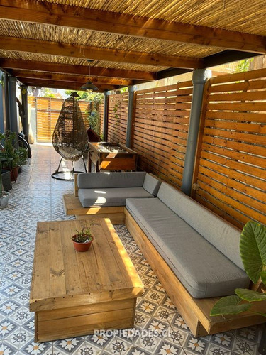 Casa En Venta De 5 Dorm. En Ñuñoa