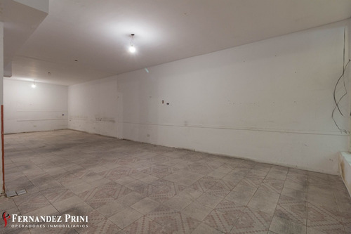 Imagen 12 de 25 de Amplio Local Con Patio Y Entre Piso En Almagro
