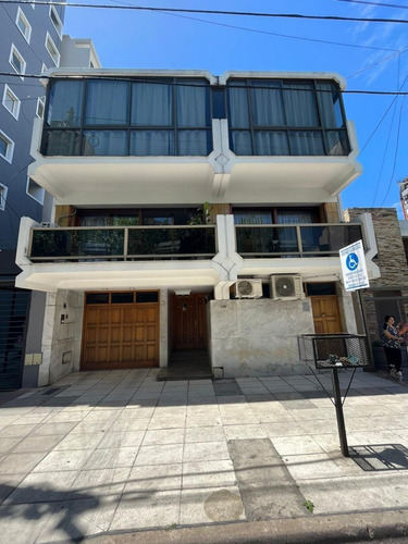 En Venta Piso Unico De 6 Amb Con Cochera En Excelente Ubicacion En Lanus (410)