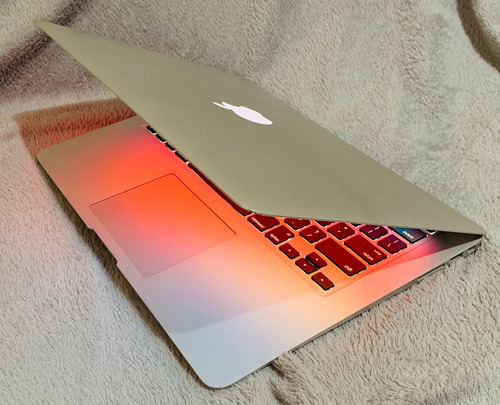 Macbook Air 13 I5 2014 - Impecável - Novo - Frete Grátis Prateado (Usado)