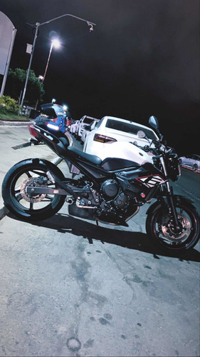 Imagem 2 de 9 de Yamaha Xj6n