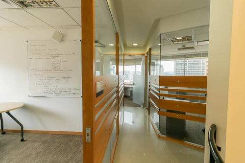 Oficina En Arriendo En Centro Internacional. Cod A1094007