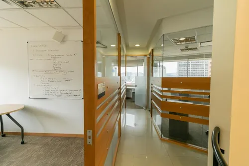 Oficina En Arriendo En Centro Internacional. Cod A1094007