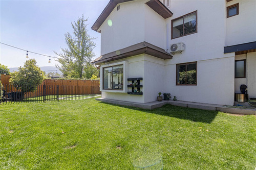 Casa En Venta De 5 Dorm En Suit. En Lo Barnechea!!