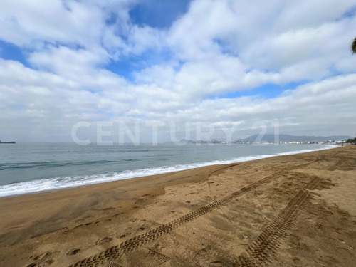 Terreno Con Construcción A Pie De Playa En Venta
