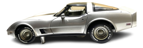 Mini 1:18 1982 Corvette Silver Collector Edition Millennium (Usado)