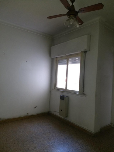 Imagen 5 de 8 de Departamento En Alquiler En Segundo Piso Por Escalera Pleno Centro De Lanus