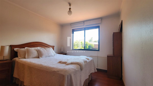 Casa En Venta De 4 Dorm. En La Reina