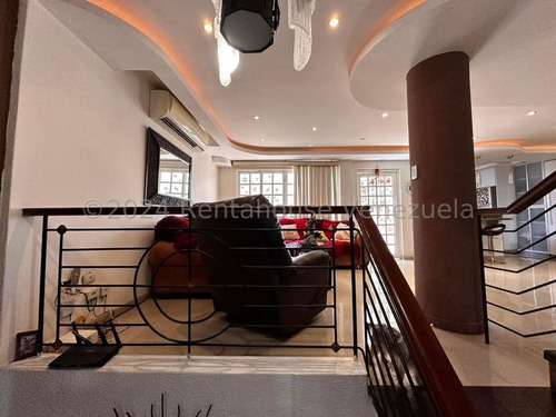 Townhouse En Venta En Urb El Bosque Las Delicias Con Planta Eléctrica Y Pozo De Agua Db 24-13061