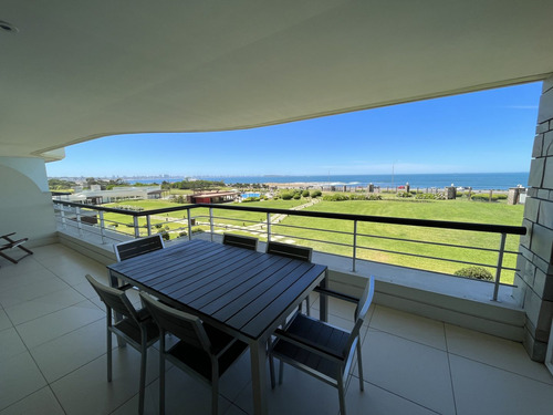 Apartamento En Venta De 2 Dormitorios En Playa Mansa (ref: Bpv-8755)