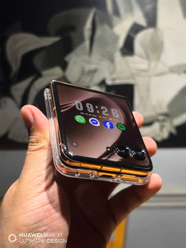 Motorola Razr 50 Ultra 256gb Color Moca Mousse En Caja Chocolate (Usado)