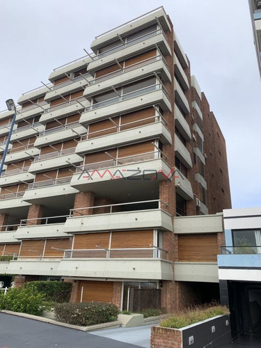 Imagen 21 de 24 de Edificio Varadero. Puerto Puerto Punta Del Este, 4 Dormitorios 3 Baños Y Toilette. Estufa A Leña.