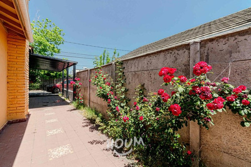 Casa En Sector Residencial Con Amplio Patio