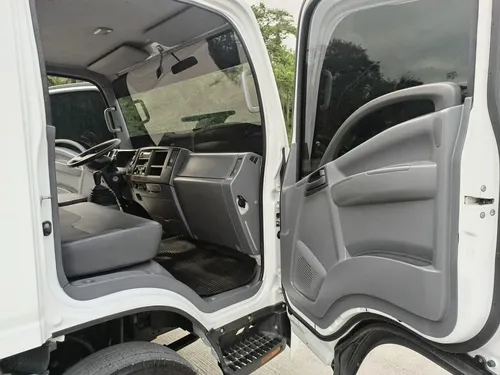Como Nueva Chevrolet Nqr 2023 Furgon Carga Seca Con 30.000km