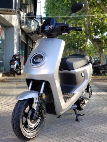 Imagen 4 de 7 de Moto Electrica, Nuuv M+