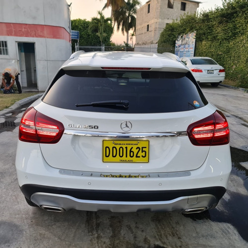 Imagen 5 de 15 de Mercedes Benz Gla 250 2019 Carfax Recien Importada