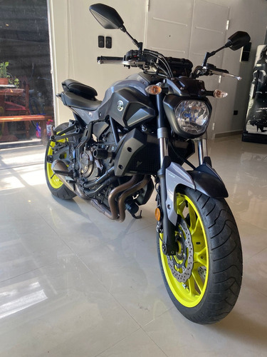 Moto Yamaha Mt07