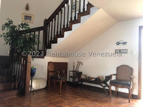 Tg Excelente Casa En Venta En Santa Paula Con Terraza Y Hermosa Vista, Calle Cerrada. 24-28413 Ys