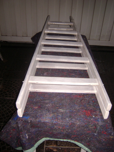 Escalera De Madera Pintada,5 Escalones. Blanco. (Usado)