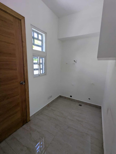 Casa En Venta En El Residencial Romana