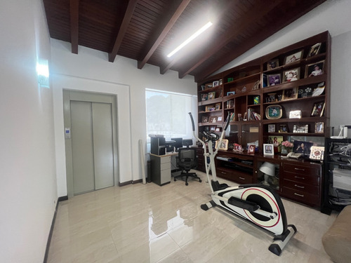 En Venta O Alquiler Casa En Prados Del Este, Calle Cerrada, Baruta.