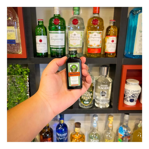 Licor Fino Alemão Jagermeister 20ml Original Miniatura 6un