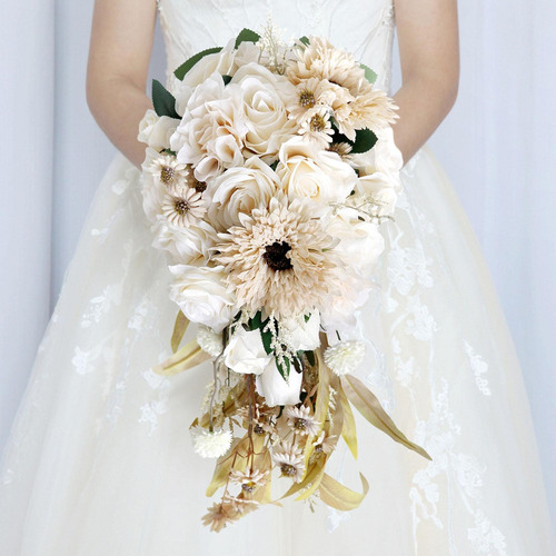 De Novia Con Hojas De Flores Artificiales Para La