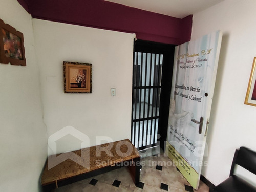 Oficina En Alquiler - Piso 5, Torre Capitolio, Calicanto, Maracay