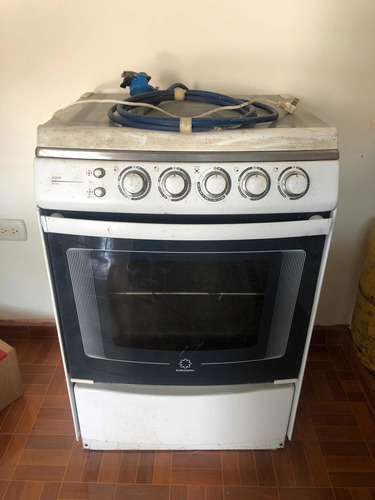 Imagen 1 de 2 de Cocina De 4 Quemadores Marca Indurama