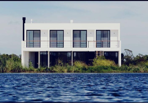 Casa De 4 Dormitorios Y 2 Baños Sobre El Lago Costa Esmeralda
