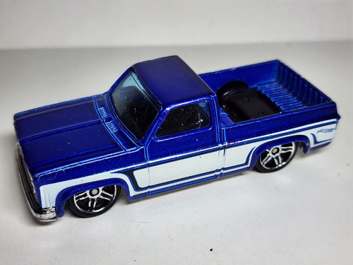 Hot Wheels '83 Chevy Silverado Pick-up Truck  2016 Camioneta