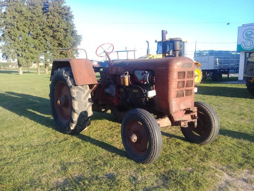 Imagen 2 de 7 de Tractor Fahr 400 Con Levante Hidráulico Y Toma De Fuerza