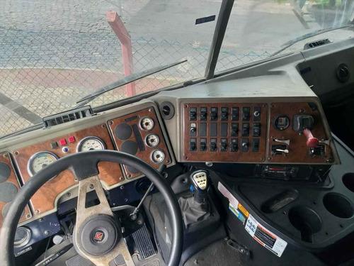 Imagem 12 de 15 de Navistar International 9800 6x2 2011/2012