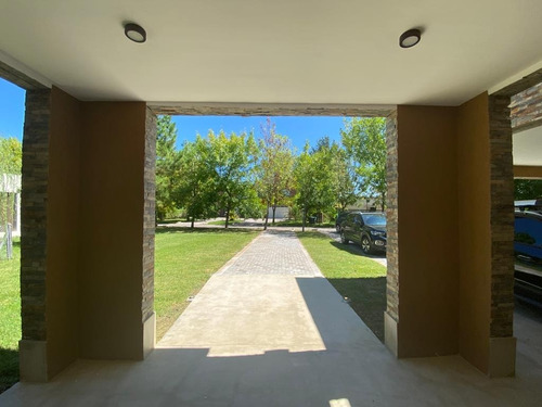 Casa 4 Dormitorios En Miralagos