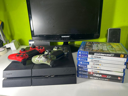 Consola Playstation 4, 2 Joysticks Originales Y Juegos Negro (Usado)