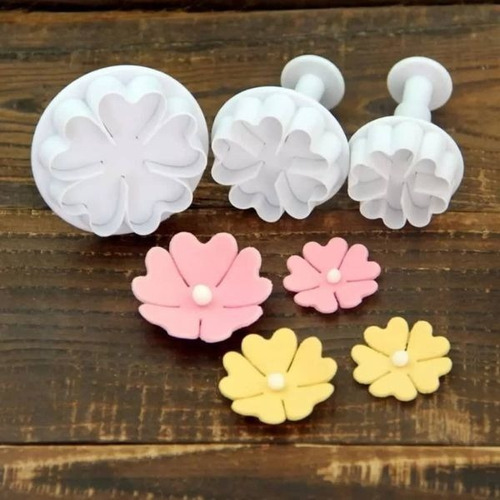 Imagen 2 de 4 de Set Cortadores Con Pulsador Para Fondant Flor Trébol