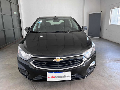 Imagen 2 de 21 de Chevrolet Onix 2018 1.4 Lt 98cv