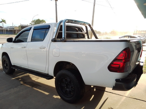 Imagen 7 de 10 de Toyota Hilux 2016 2.4 Cd Dx 150cv 4x2