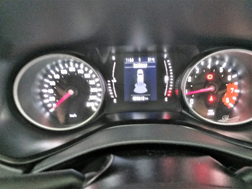 Imagem 6 de 15 de Fiat Toro Freedom 1.8 16v Flex Aut. 4p 6 Marchas 2021