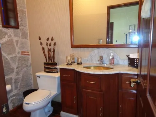 Hermosa Residencia En Jurica Con Bungalow Independiente T.1,050 M2, C.890 M2,..