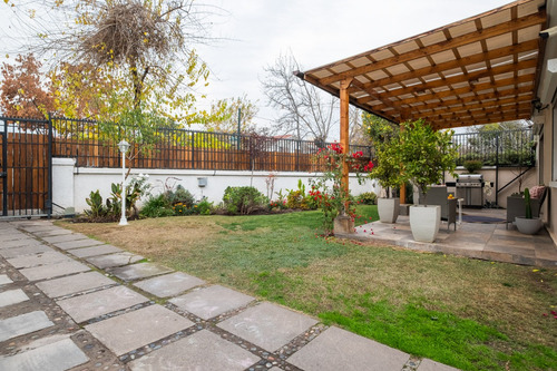 Casa Con 527 M2 De Terreno, Remodelada, Piscina, 5 Dorm.