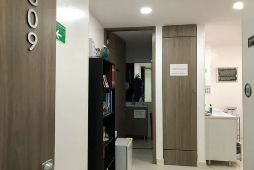 Consultorio En Arriendo/venta En Bella Suiza. Cod A1509