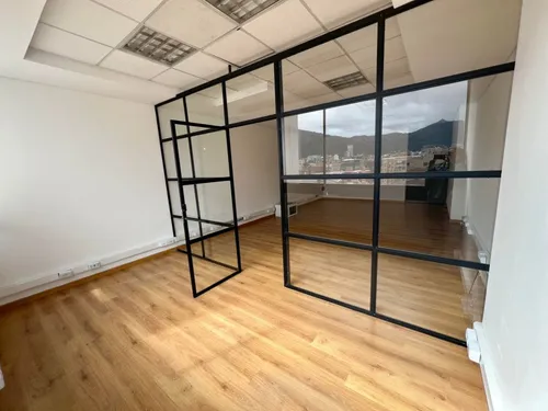 Oficina En Arriendo/venta En Santa Bibiana. Cod A21886