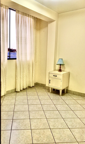 Dormitorio Con Baño Compartido Con Un Inquilino. Puerta Directo A Calle. A 1 Cuadra De Municipalidad Chorrillos. A 3 Cuadras De Estación Inicial De Metropolitano