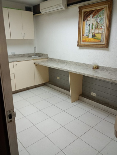Alquiler Cubículo Santa Mónica. Cv