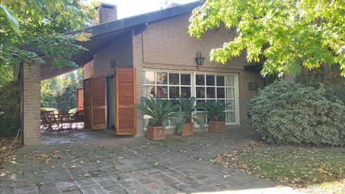 C.c. Los Cardales 4 Dorm. (2 Suits)250 M² Cub. Sobre 1 Lote, A Mts D La Entrada.