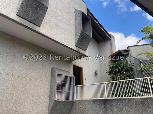 Tg Excelente Casa En Venta En Santa Paula Con Terraza Y Hermosa Vista, Calle Cerrada. 24-28413 Ys